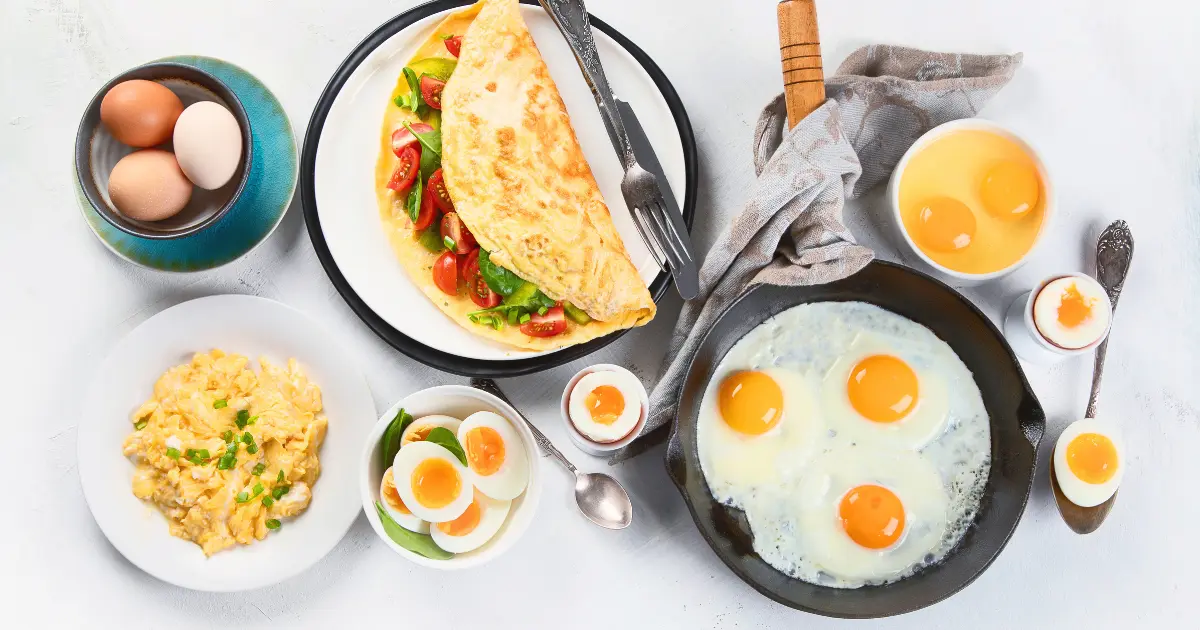 A nutritious PCOS-friendly breakfast plate featuring scrambled eggs, sliced avocado, and a side of mixed berries, ideal for balancing protein intake.