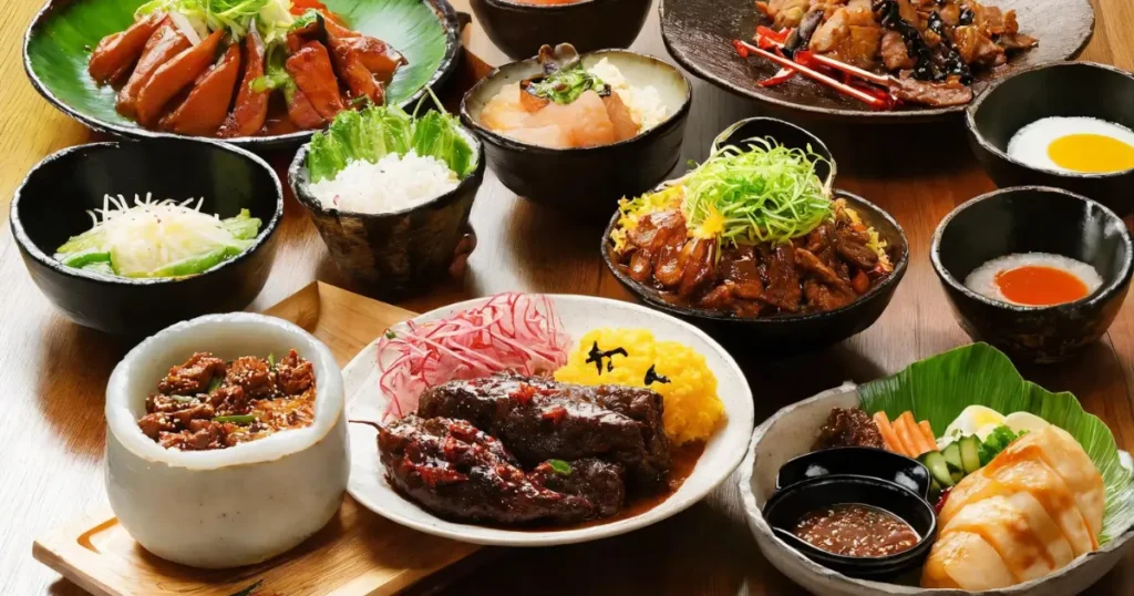 A sizzling Pepper Lunch plate with perfectly cooked rice surrounded by juicy slices of beef and colorful vegetables, served on a hot iron skillet